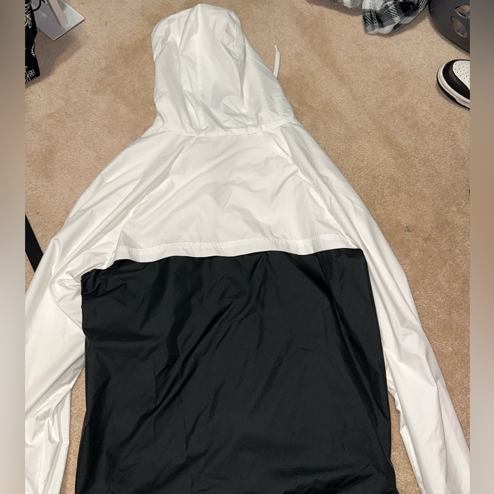 Nike Women’s Wind Breaker
